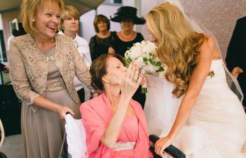 Daughter Holds Wedding at Cancer Hospital so Terminally Ill Mom Can Attend